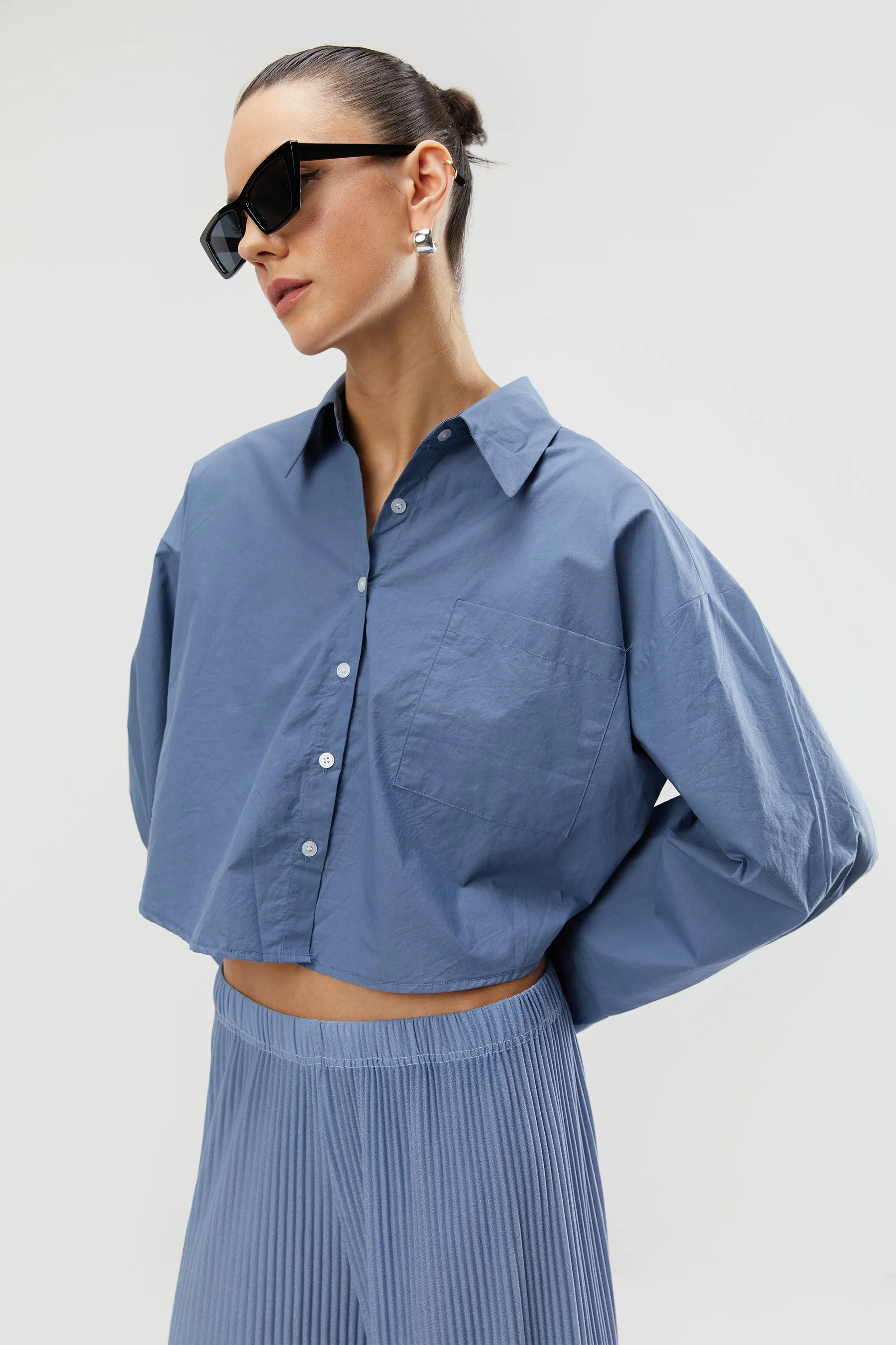 CROPPED BUTTON UP SHIRT