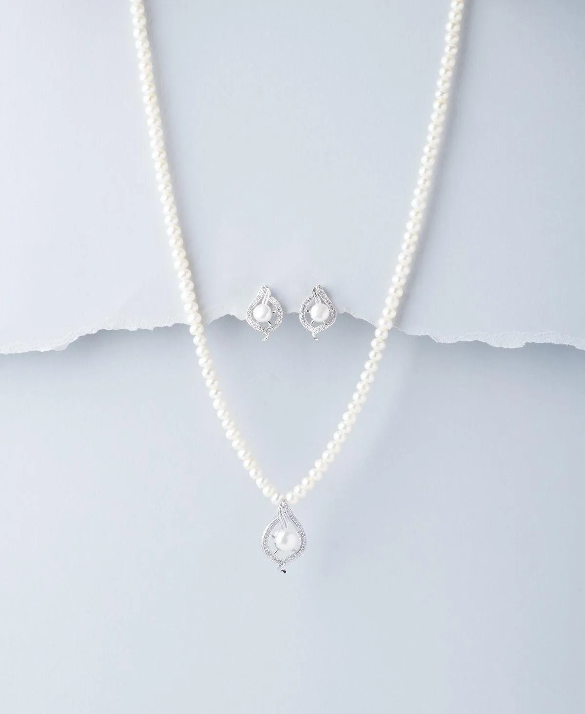 Elegant Pearl Necklace Set