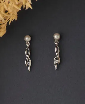 Elegant Pearl Studded Earring