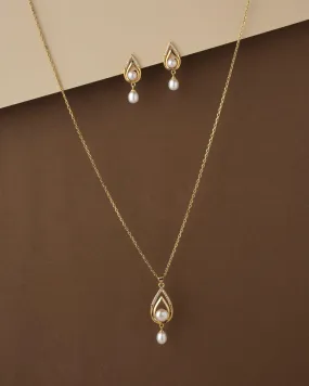 Elegant Pearl Studded Pendant Set D00866