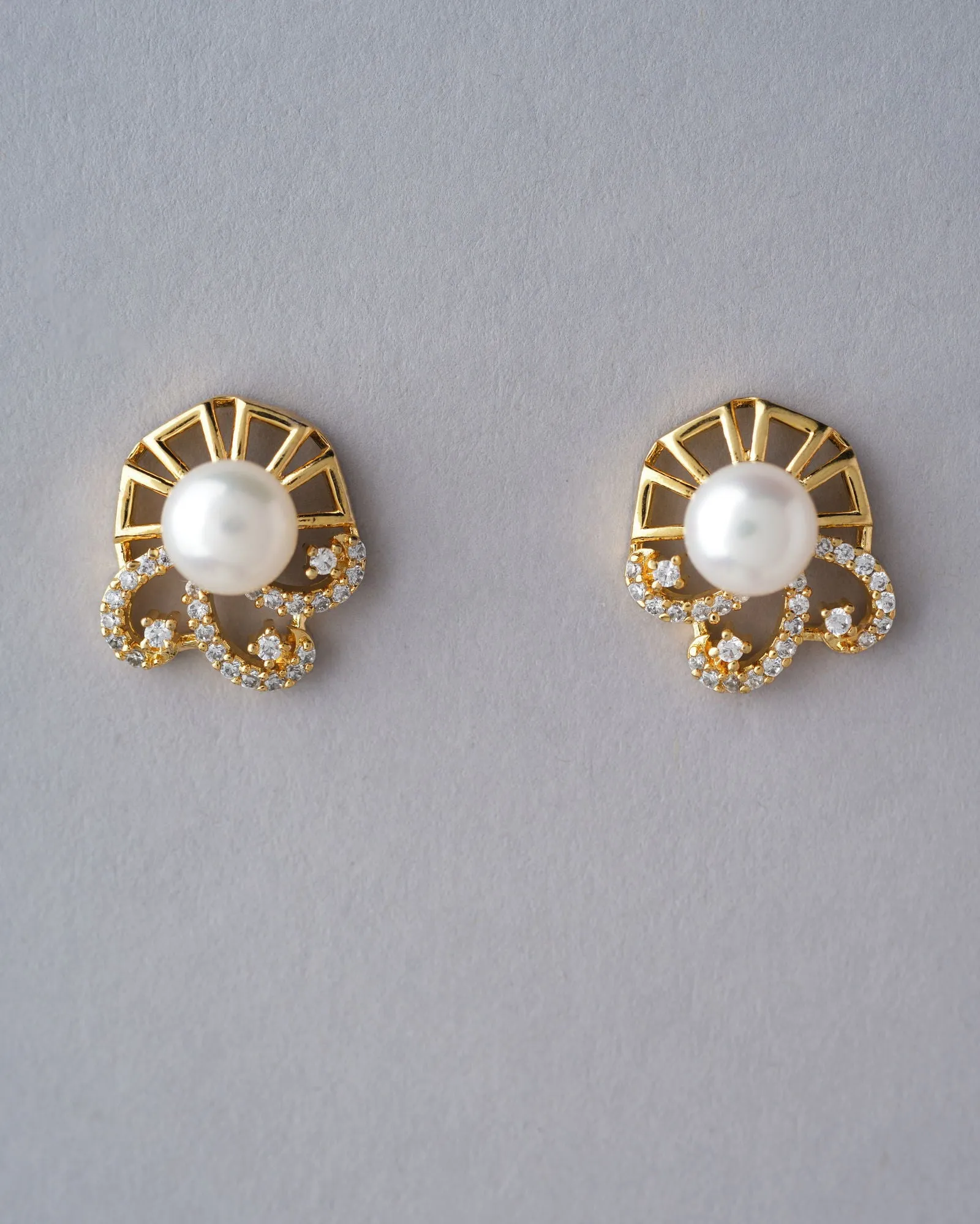 Elegant Stud Pearl Earring