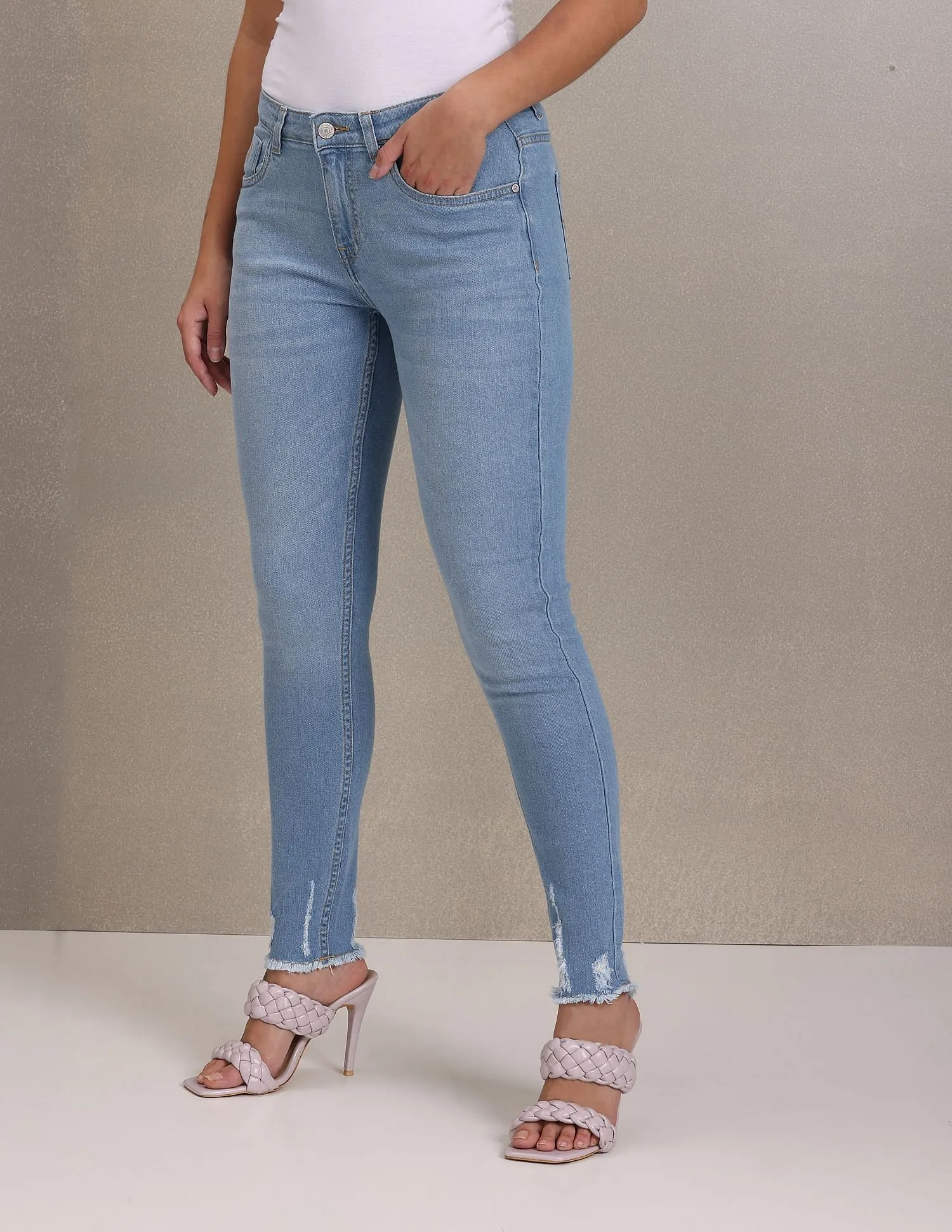 Frayed Hem Rinsed Skinny Fit Jeans