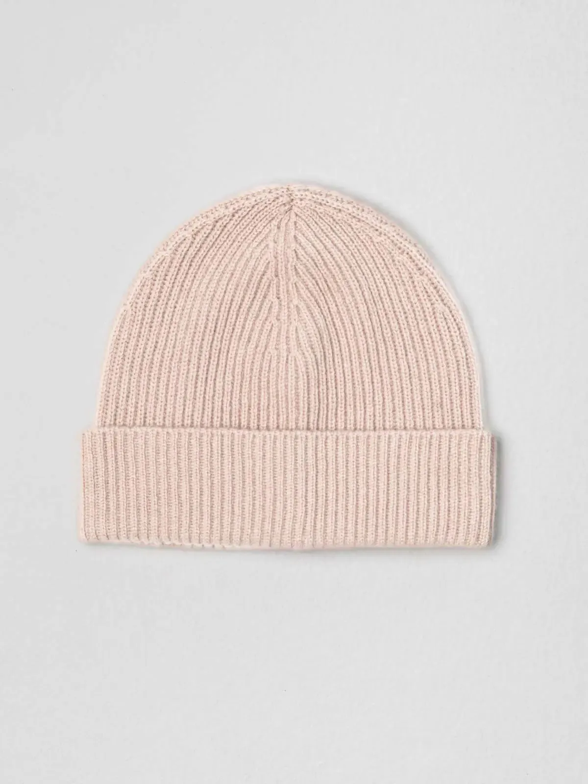 Knitted cashmere hat in Ice Pink shade